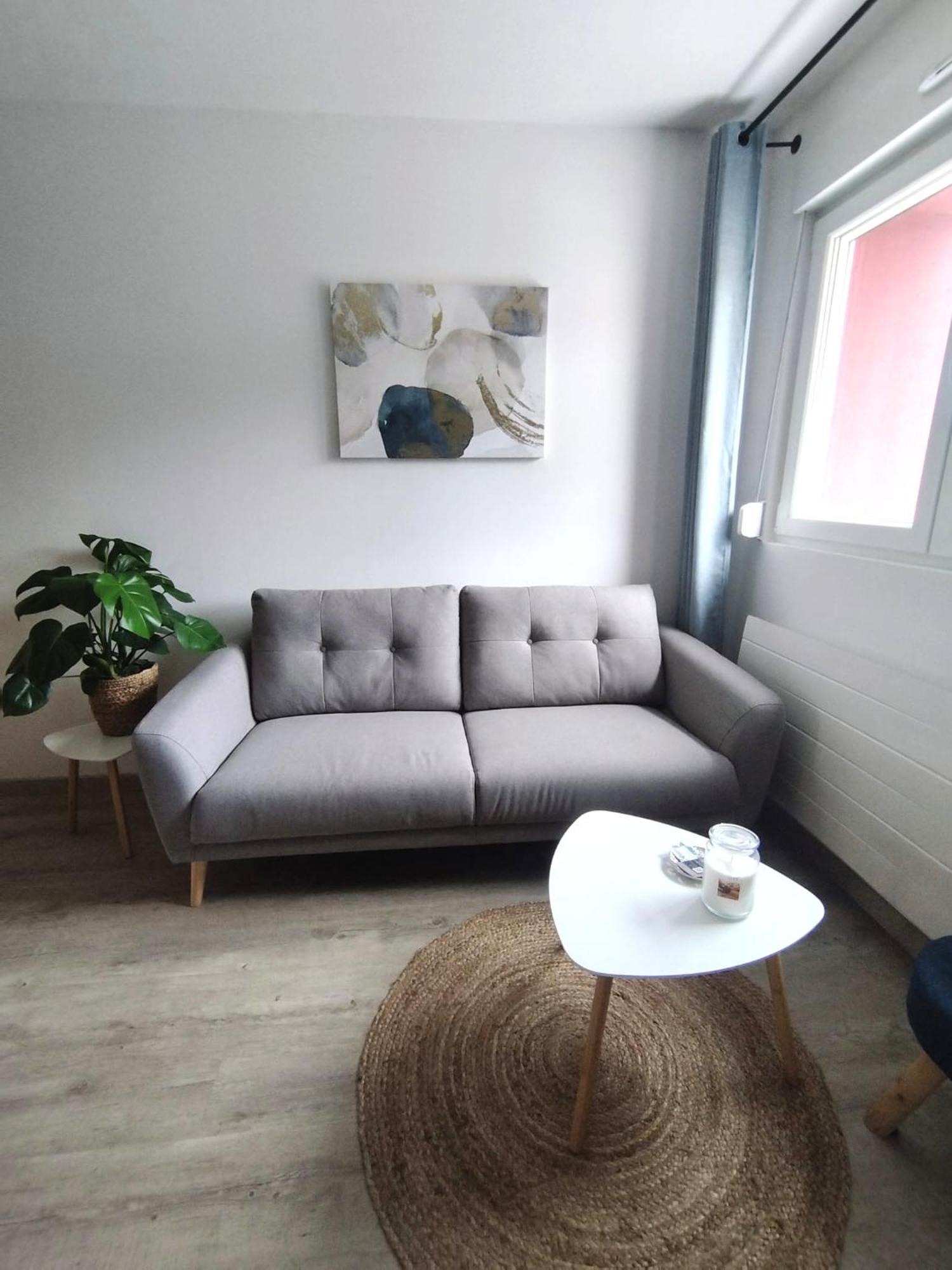 Apartment & Place De Parking Privee